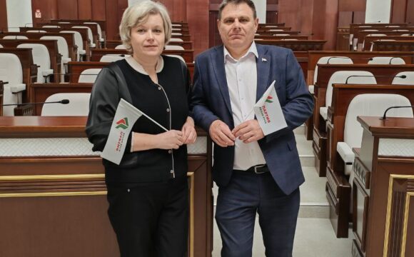 photo_2025-12-05_12-36-17 Работники предприятия Александр Александрович Войтович и Инна Васильевна Гордейчук в составе делегации Пинского районного отделения Белорусской партии «Белая Русь» посетили Дом Правительства, главную законодательную площадку страны и Президентскую библиотеку